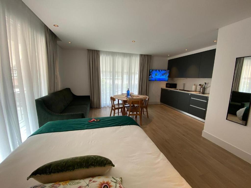 Apartamentos Turisticos La Plaza Chipiona Eksteriør bilde